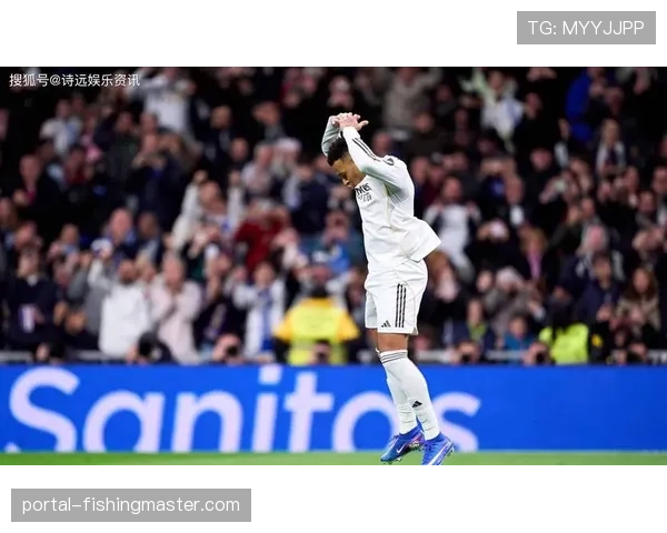 姆巴佩破门后指向看台，致敬伯纳乌球迷